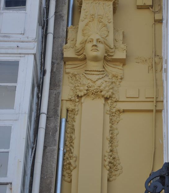 Pinturas Iglesias columna moldeada